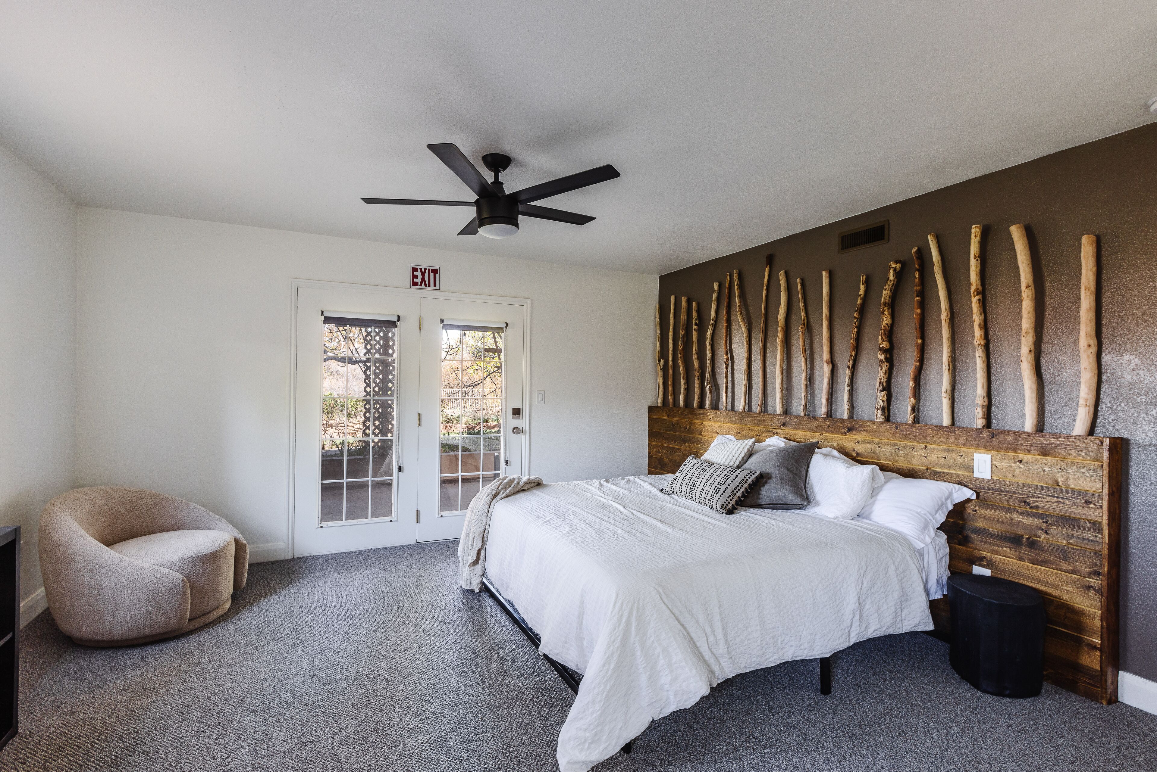 4 bedrooms, in-room safe, iron/ironing board, WiFi