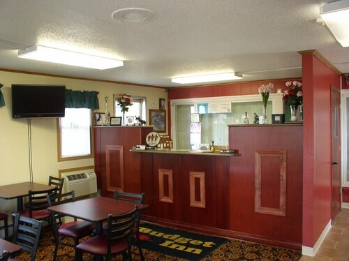 Budget Inn / 1 Queen Bed Non-Smoking