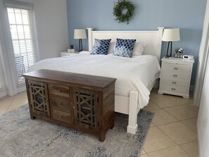 3 bedrooms, in-room safe, iron/ironing board, travel cot