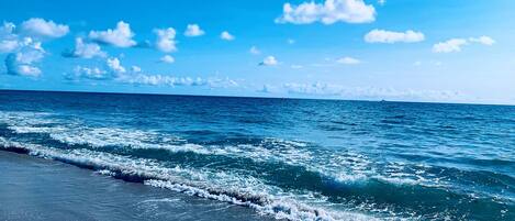 Beach nearby, sun loungers, beach towels