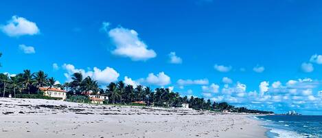 Beach nearby, sun loungers, beach towels