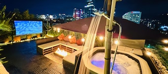 Loft + private terrace with jacuzzi, chimeneas, cinema, panoramic view