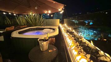 Bañera de hidromasaje al aire libre