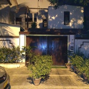 Front of property - Hotel Cosy Beach Vista (Karachi)