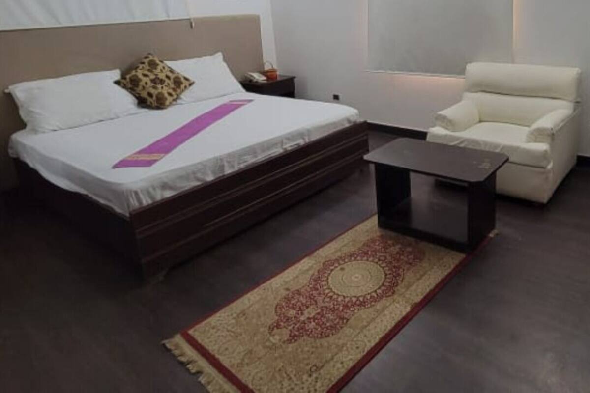 Habitación básica | Tabla de planchar con plancha y wifi gratis 