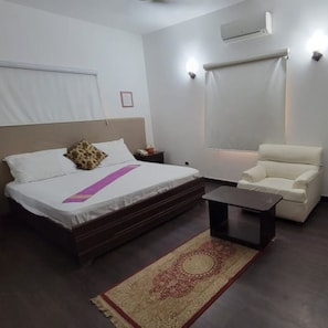 Basic Room | Iron/ironing board, free WiFi - Hotel Cosy Beach Vista (Karachi)