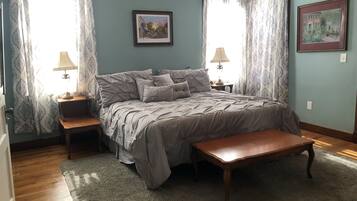 3 chambres, bureau, fer et planche à repasser, lit parapluie