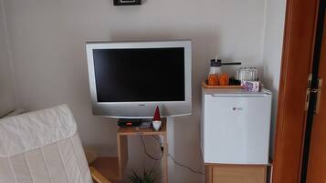 Desk, soundproofing, iron/ironing board, free WiFi