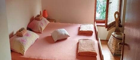 Double Room | Desk, soundproofing, iron/ironing board, free WiFi