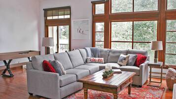 Smart TV, chimenea, reproductor de DVD, estéreo