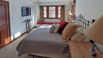 6 habitaciones, escritorio y tabla de planchar con plancha