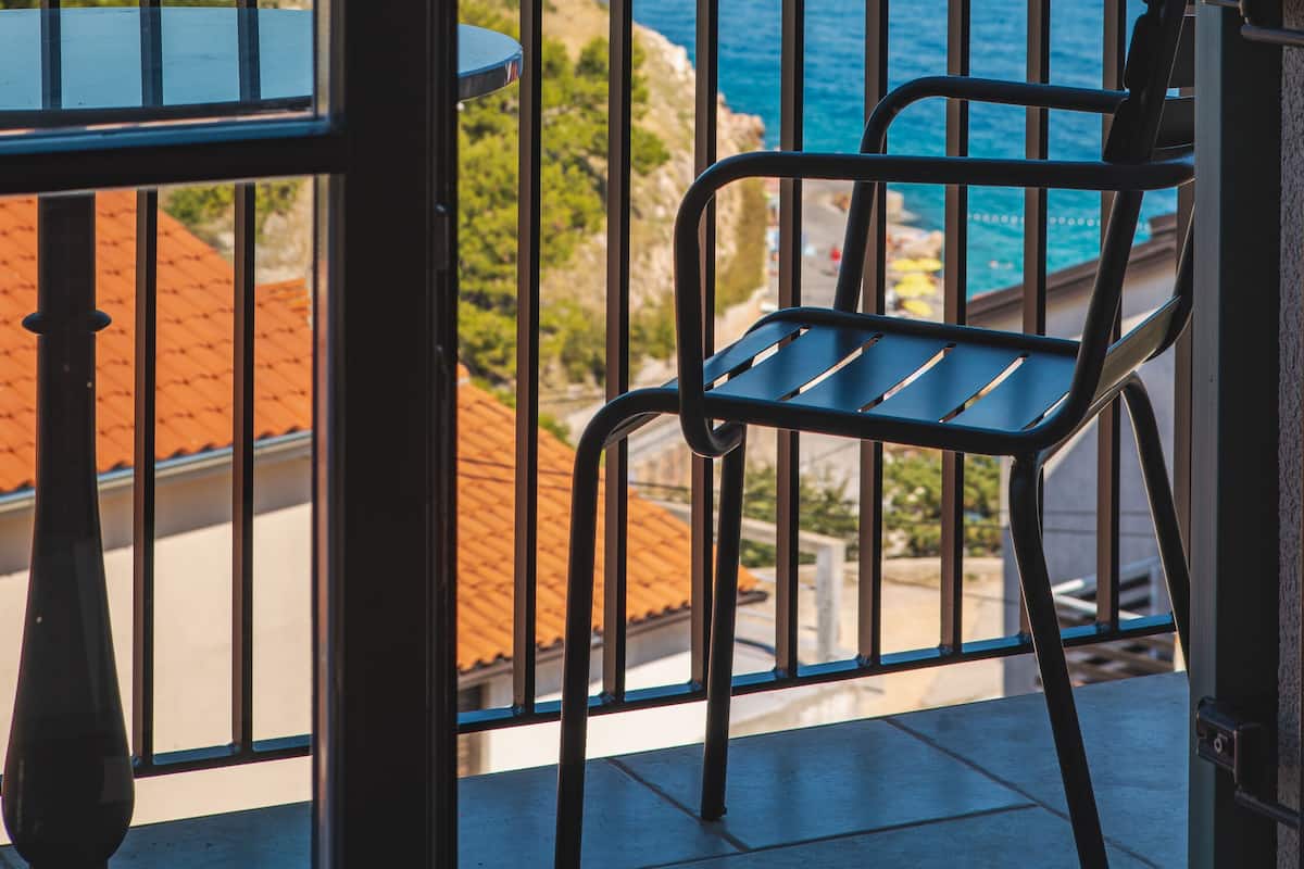Basic Double or Twin Room, Balcony | Minibar, in-room safe, blackout drapes, soundproofing