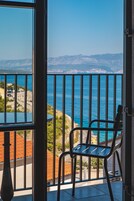 Quarto casal ou duplo básico, sacada | Frigobar, cofres nos quartos, individualmente mobiliados