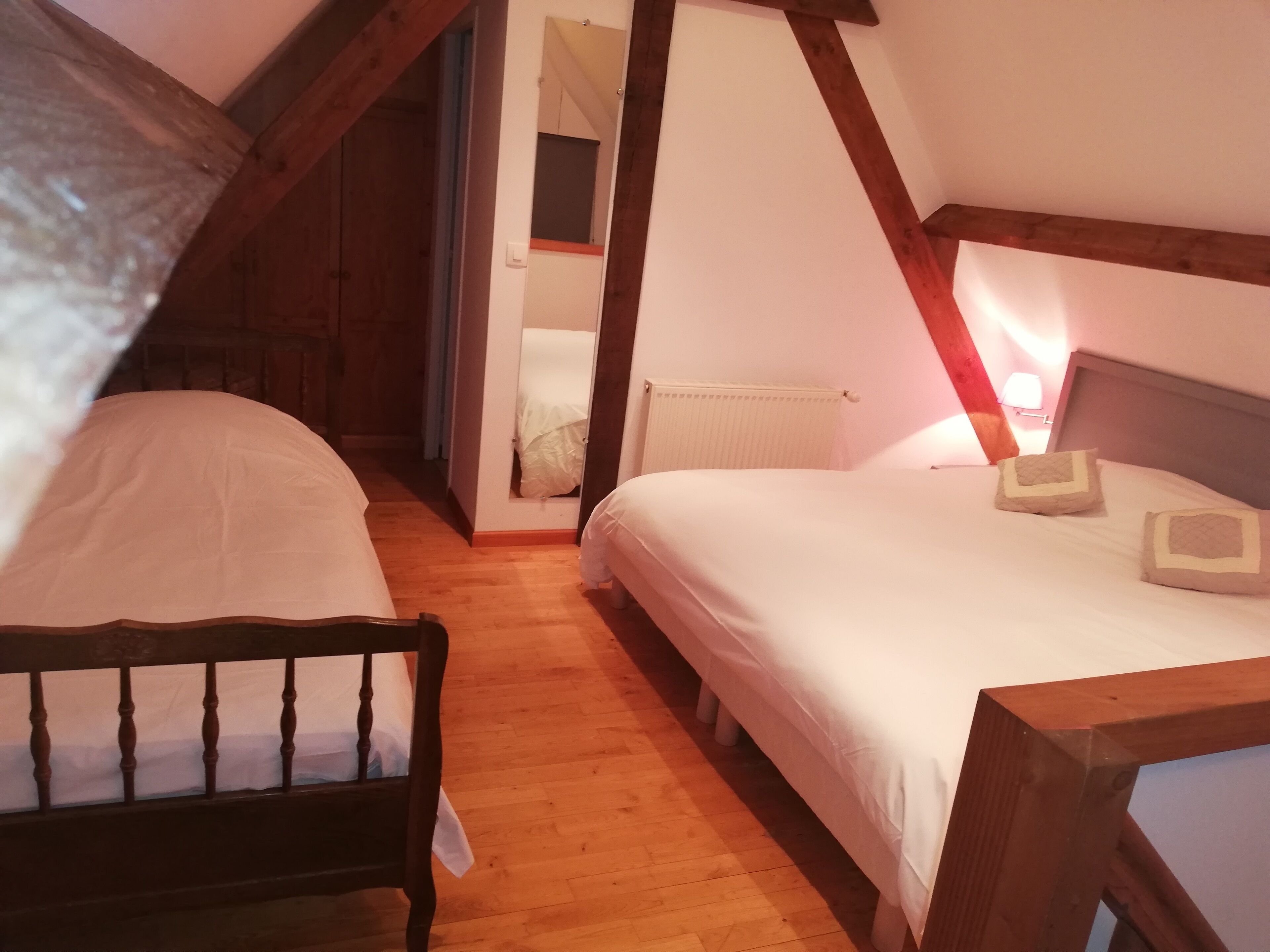 1 chambre, lit de bébé portatif, literie fournie