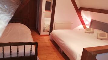 1 chambre, lit de bébé portatif, literie fournie