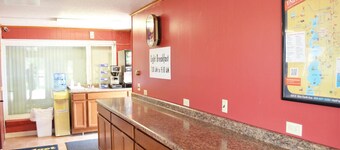 Budget Inn / 2 double beds non smoking