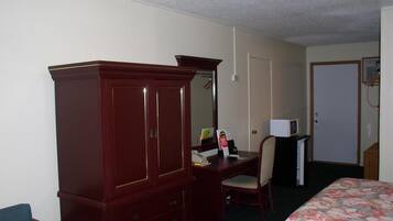 1 bedroom, in-room safe, iron/ironing board, WiFi