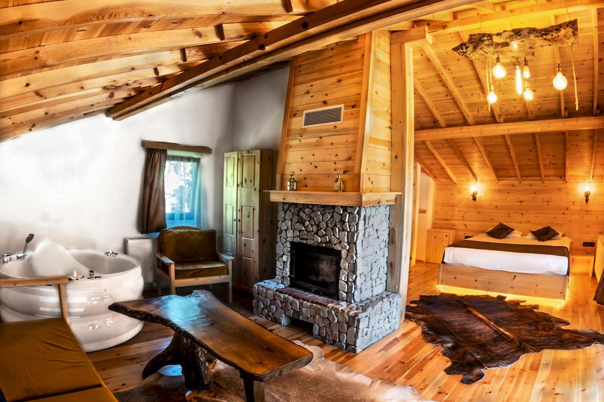 Deluxe Bungalow | 1 bedroom, Tempur-Pedic beds, desk, soundproofing