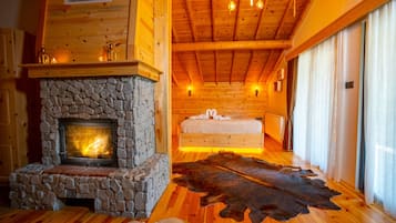 Deluxe Bungalow | Tempur-Pedic beds, desk, soundproofing, free WiFi