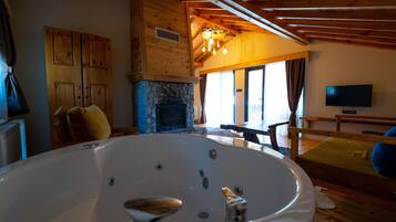 Deluxe Bungalow | Jetted tub