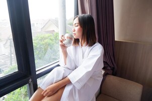 Desk, soundproofing, free WiFi, wheelchair access