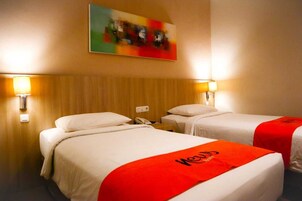 Desk, soundproofing, free WiFi, wheelchair access