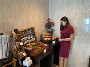 Petit déjeuner, déjeuner et dîner servis sur place