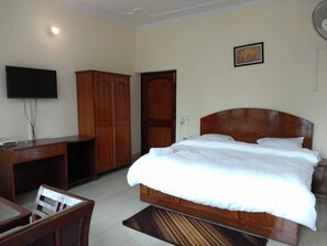 Individually decorated, free WiFi - Hotel Killa Niwas (Malvan)