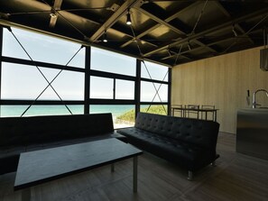 ห้องพัก (HAGANE for 6 Guests, 0305) | บริเวณนั่งเล่น | ทีวีจอแบน, เครื่องเล่นดีวีดี