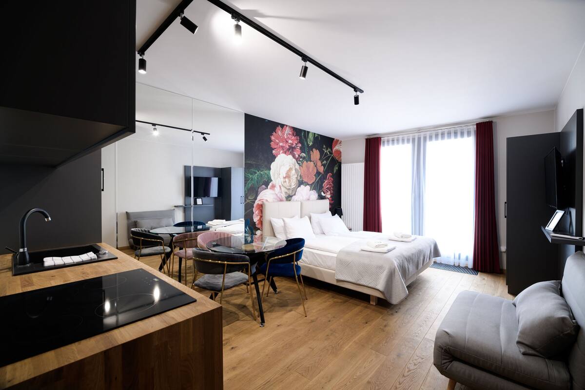 Superior Studio Suite | Living area | 46-inch LED TV with satellite channels, TV