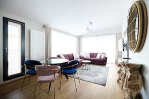 Penthouse, 1 King-Bett und Schlafsofa, Terrasse, Stadtblick | Wohnzimmer