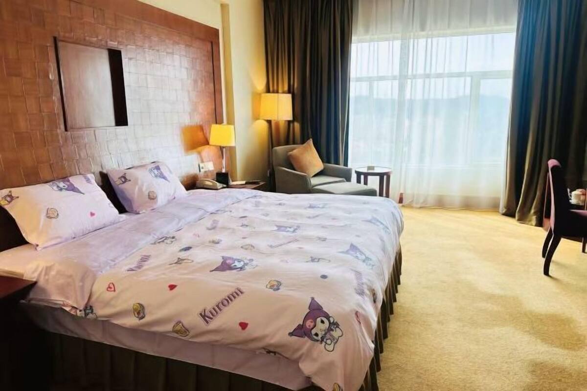 Minibar, in-room safe, desk, blackout curtains