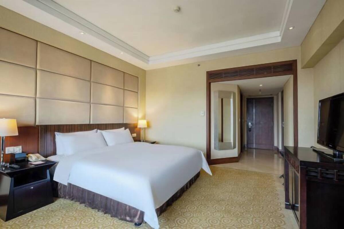 Minibar, in-room safe, desk, blackout drapes