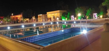 Seasonal outdoor pool