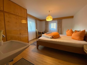 8 bedrooms, desk, iron/ironing board, travel crib