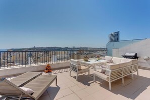 Balcony - Superlative Penthouse With Spacious Terrace (Gzira)