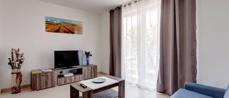 40-inch TV with cable channels