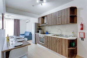 Apartamento (1 Bedroom) | Cozinha privada | Geladeira grande, micro-ondas, fogão, lava-louças