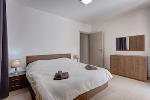 Apartamento (1 Bedroom) | 1 quarto, ferros/tábuas de passar roupa, Wi-Fi de cortesia
