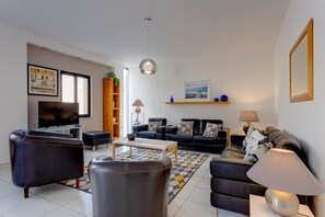 40-inch LCD TV with cable channels, TV - Fort St Angelo Mansions, Harbour Views Apartment (Birgu)