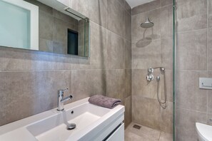 Apartment (1 Bedroom) | Bathroom - Cozy 1 BR Apartment in St Julians, Best Location (Swieqi)