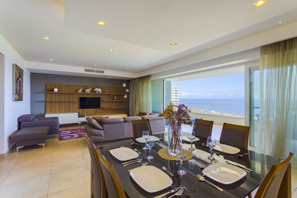 Full-sized fridge, microwave, oven, dishwasher