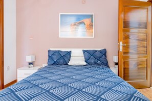Huoneisto (3 Bedrooms) | 3 makuuhuonetta, kannettavalle tietokoneelle sopiva työtila
