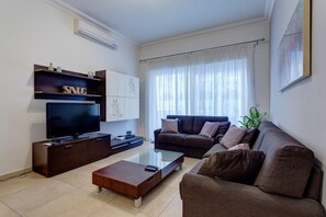 Apartment (1 Bedroom) | Living room | 40-inch LCD TV with cable channels, TV
