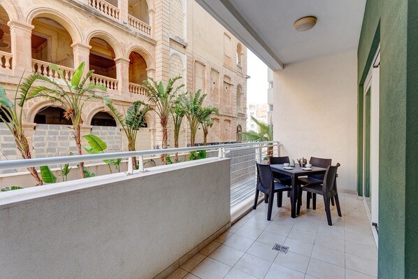 Apartment (1 Bedroom) | Balcony