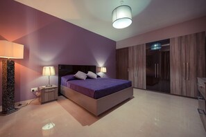 3 bedrooms, iron/ironing board, free WiFi, bed sheets - Luxury Apartment near Sea (St. Paul's Bay)