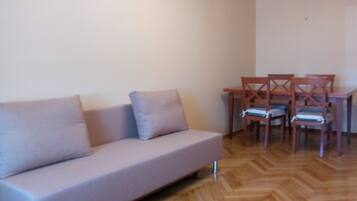 Apartment | Wohnzimmer | LCD-Fernseher