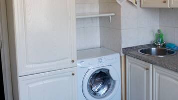 Apartment | Eigene Küche | Kühlschrank, Mikrowelle, Herdplatte, Wasserkocher