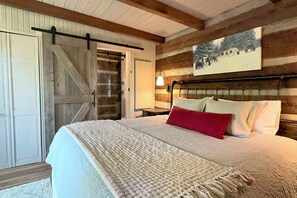2 slaapkamers, een bureau, een strijkplank/strijkijzer, internet