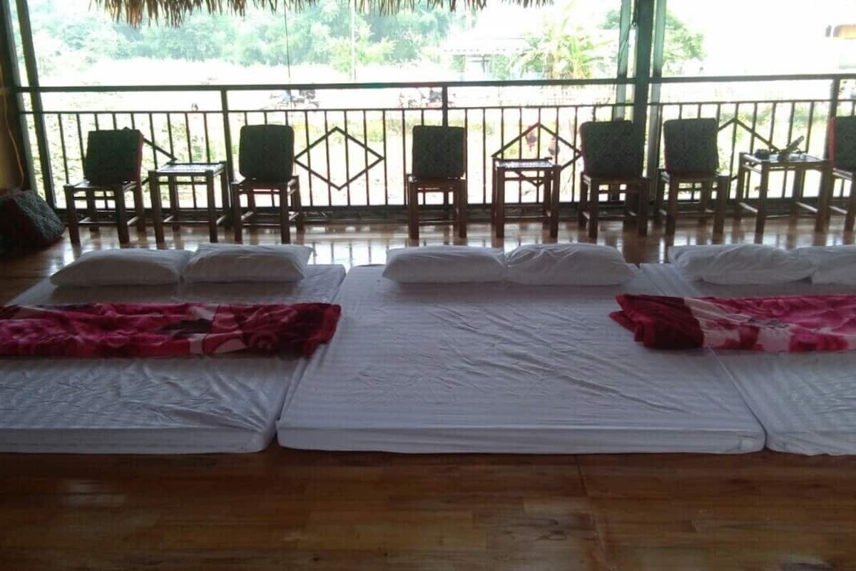 Dormitório compartilhado panorâmico | Cortinas blackout, ferros/tábuas de passar roupa, roupa de cama